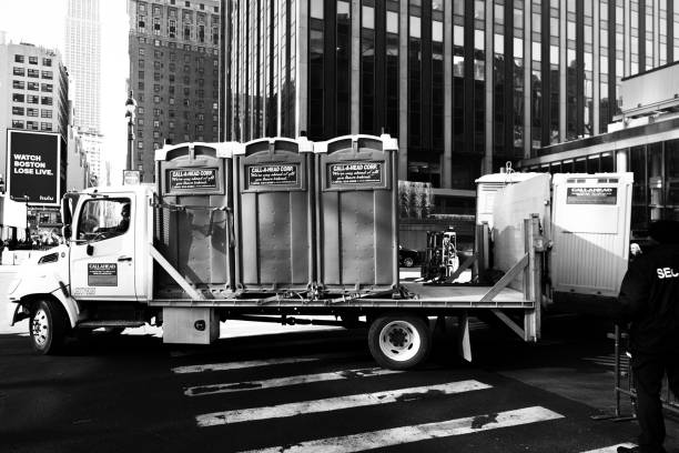 Best Porta potty delivery and setup  in Osage City, KS
